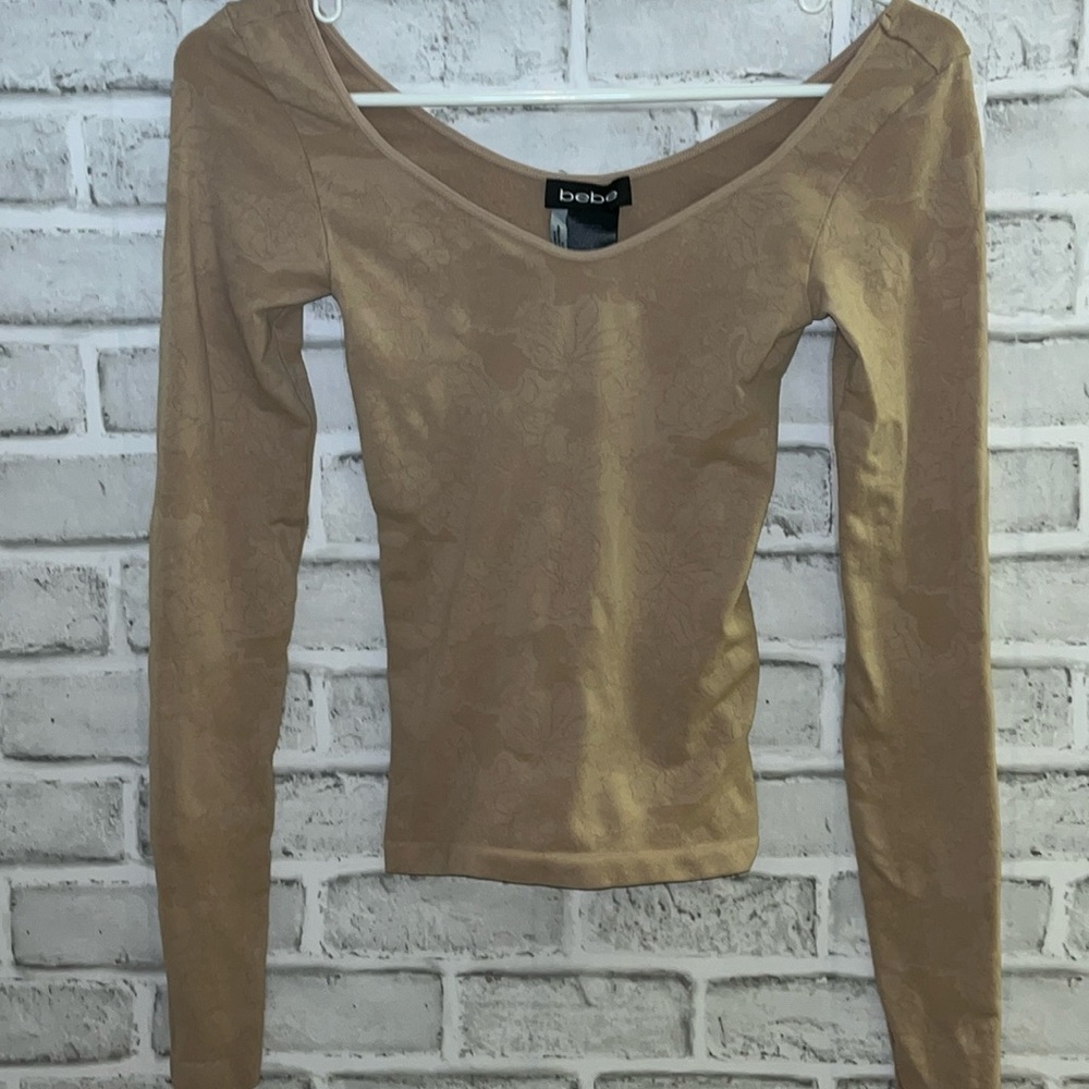 Bebe women’s nude long sleeve fitted top- faint floral print - size medium